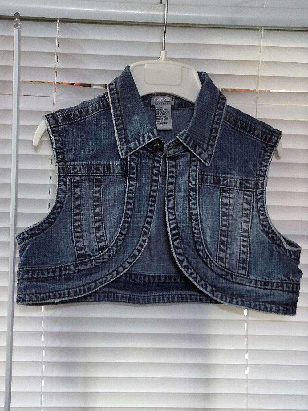 Rave junior womans crop vest  size junior L